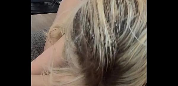  Blonde Teen Girlfriend Gives Morning Head in 4k with Cumshot
